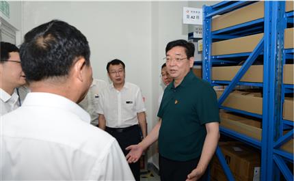 河南航投黨委書(shū)記、董事長(zhǎng)張明超 深入中原龍浩開(kāi)展“不忘初心、牢記使命”主題教育調(diào)研